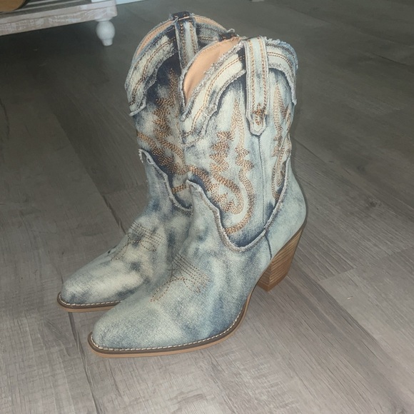 ARIDER girl boots. Size 10. NWOT. Never been worn! - Picture 6 of 8